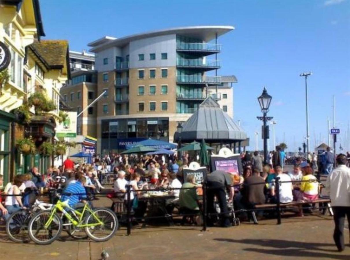Sea Breeze Lägenhet Poole Exteriör bild