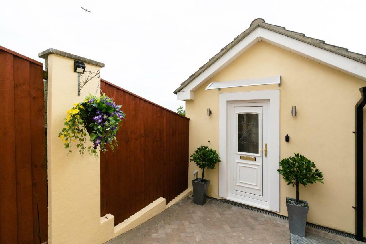 Sea Breeze Lägenhet Poole Exteriör bild